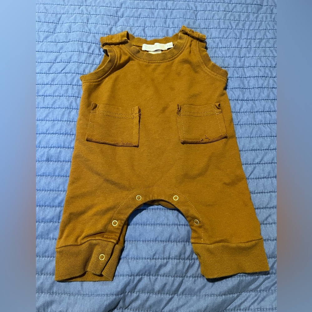Orian baby romper, more brown in person. 3-6 months. Organic Cotton